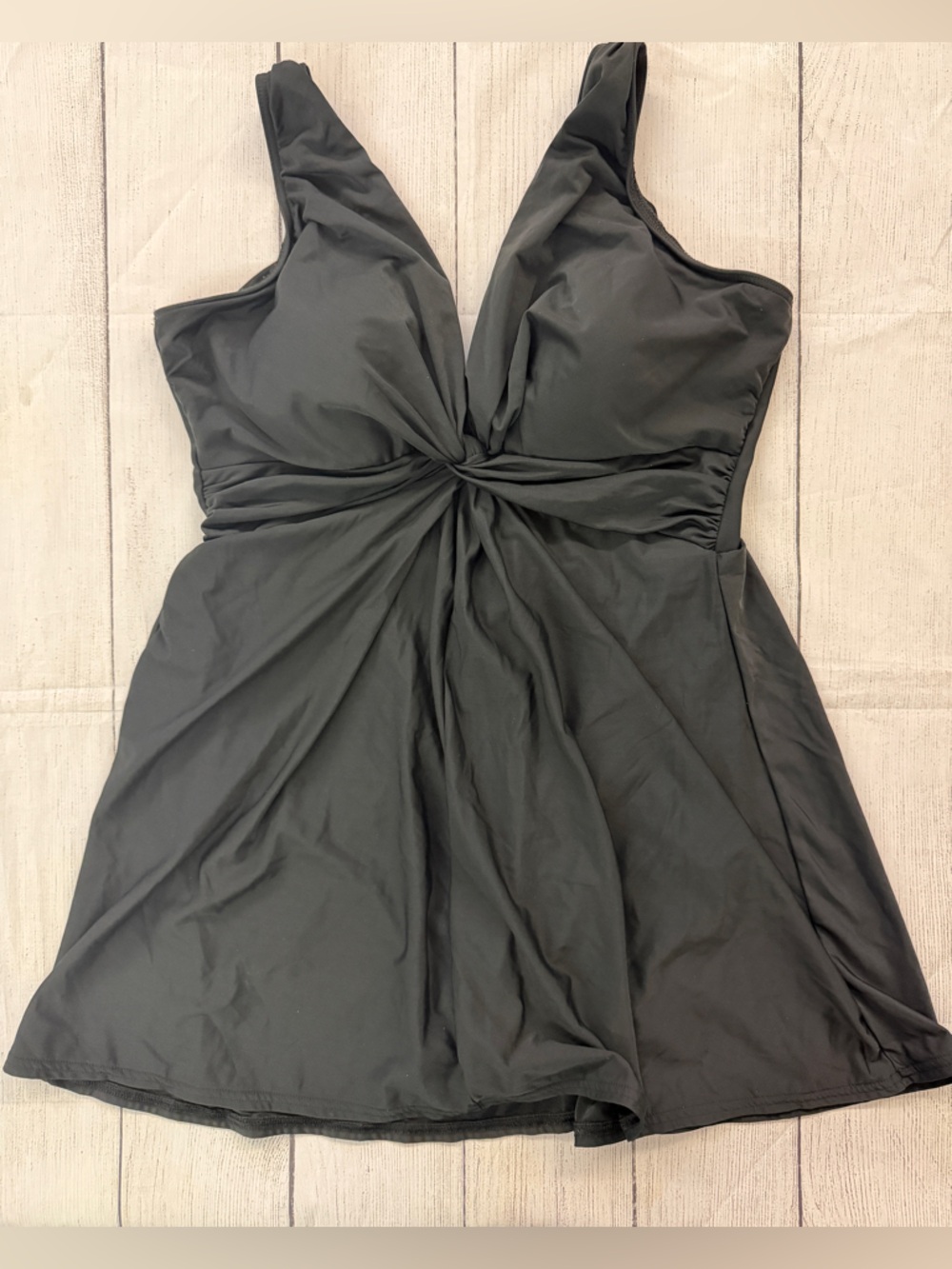 Miraclesuit Black sz 16DD One-Piece Swimdress with Twist Detail